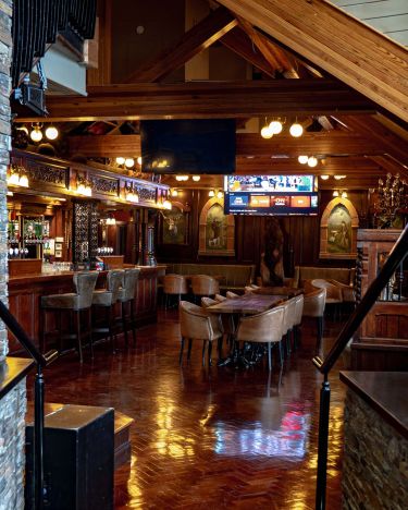 Deerstalker Bar 04-26-7.jpg